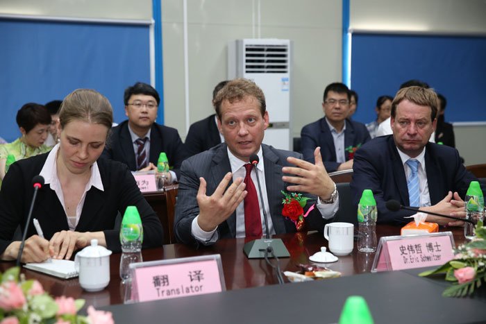 德國工商大會主席史偉哲談?wù)绾沃С謱?shí)體經(jīng)濟(jì)發(fā)展